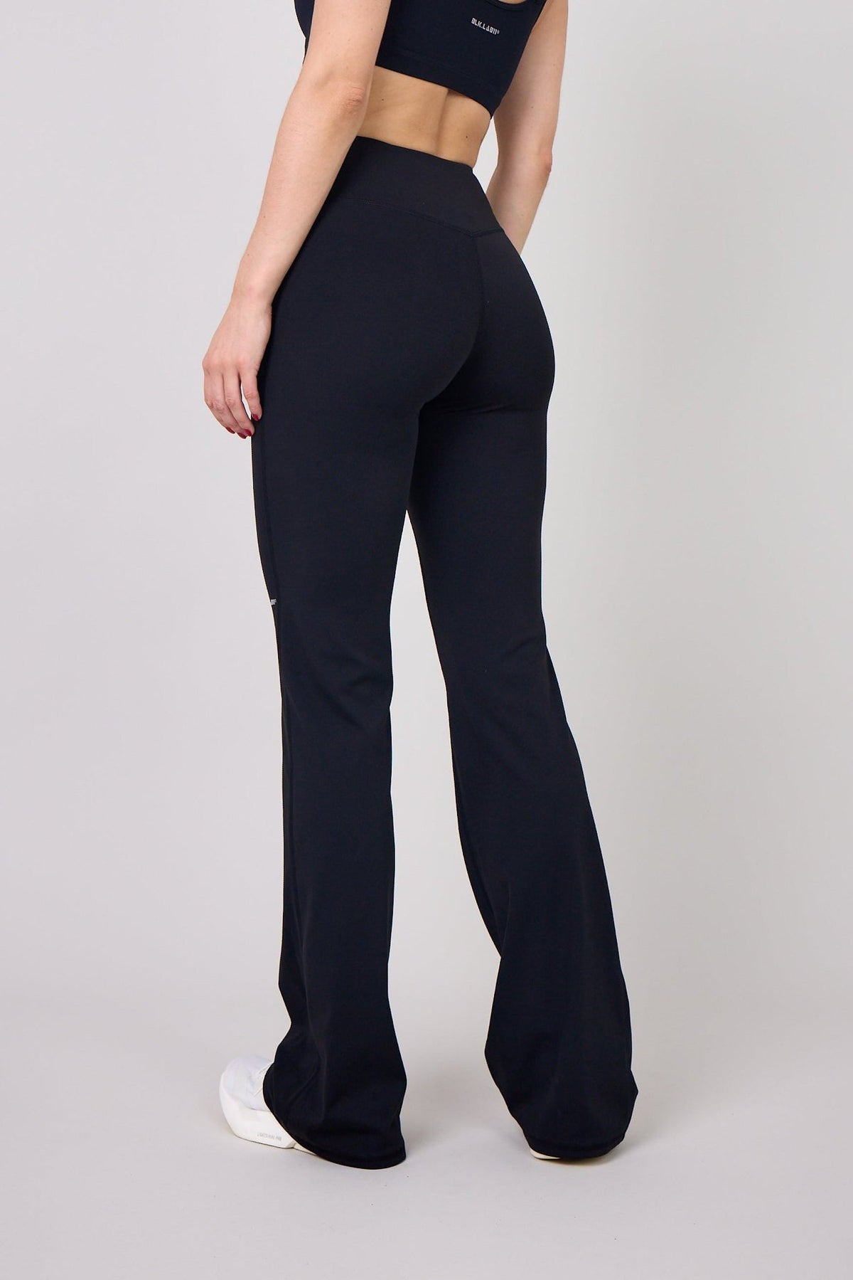 11GROUNDING FLARED PANT