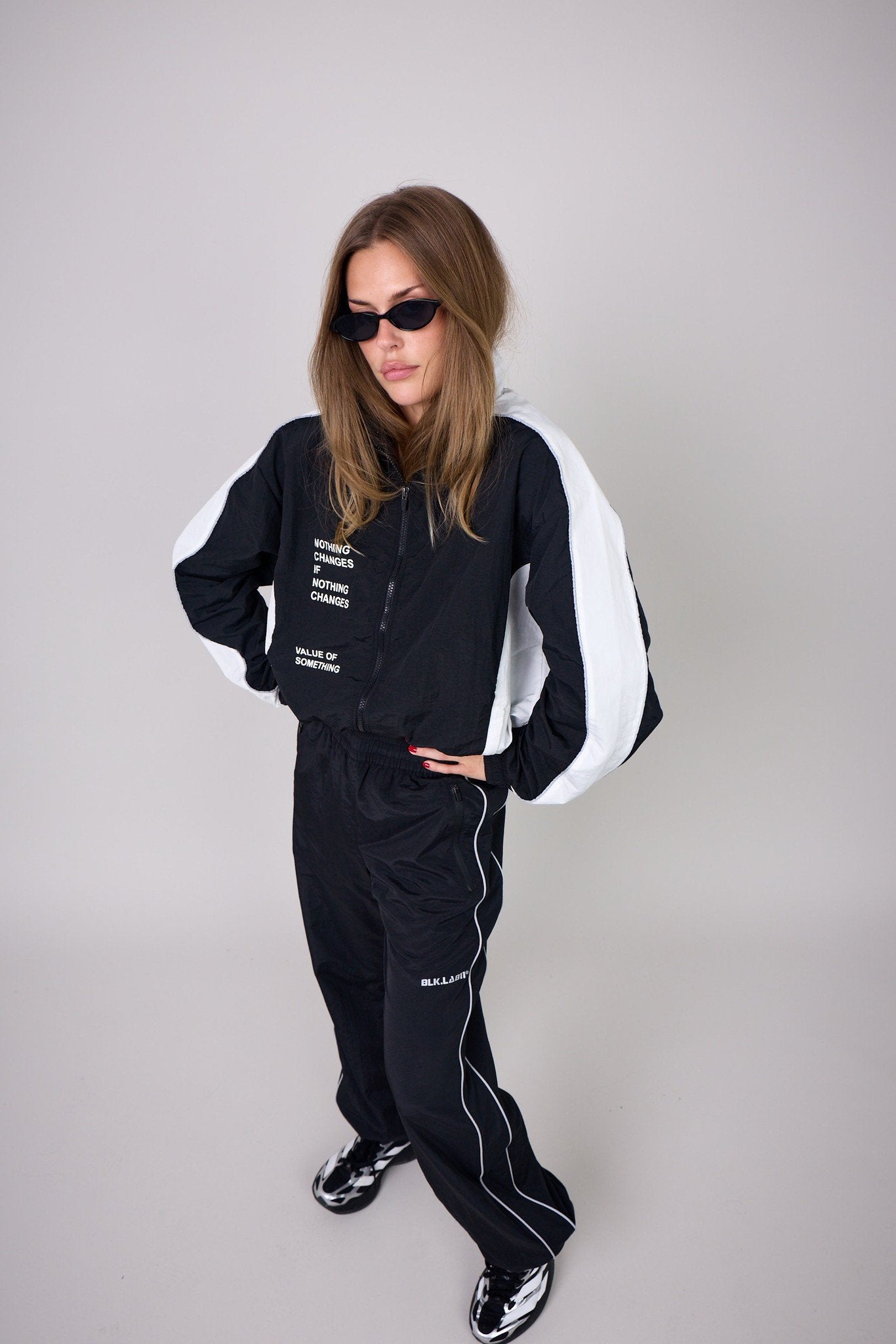 11UNSTOPPABLE WINDBREAKER