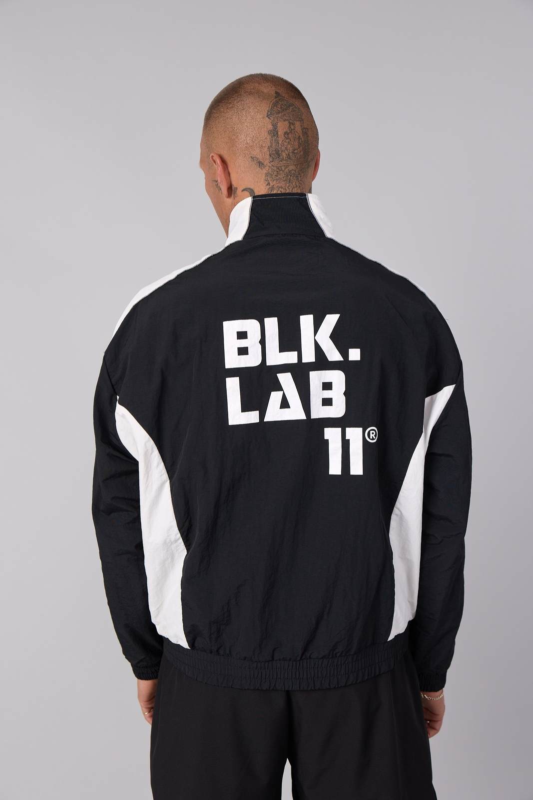 11UNSTOPPABLE WINDBREAKER